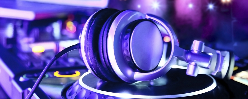 Dj mixer with headphones